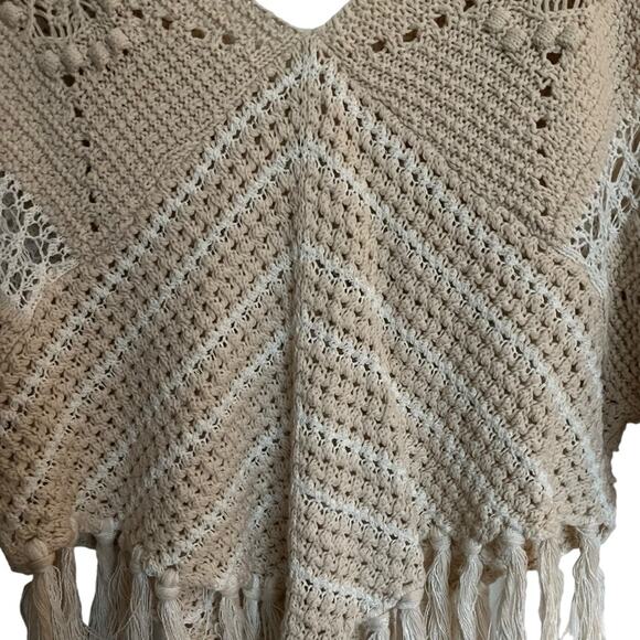 Zara Fringed Knit Poncho Cream Crochet V Neck Coastal Grandma Sweater Size Small - Picture 4 of 9